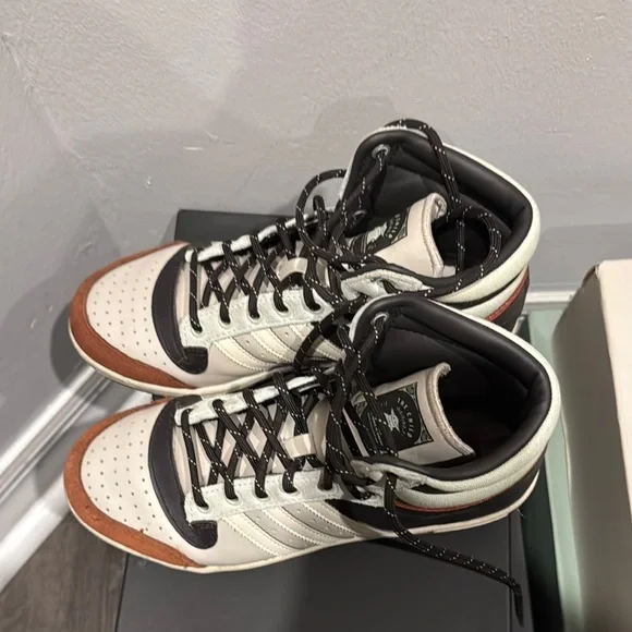 Adidas High-Top Sneakers - Star Wars Collaboration - Picture 4 of 7